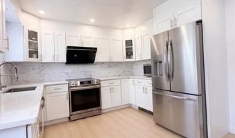 12 Deepdale Pkwy, Albertson, NY 11507