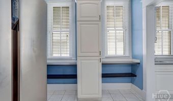 17 E 33rd St, Savannah, GA 31401