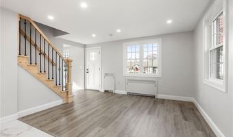 11 Hornbine St, Cranston, RI 02919