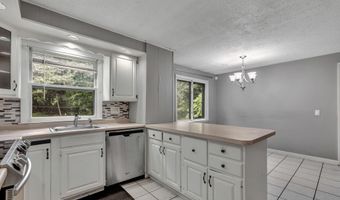 2 Sequoia Dr, Cromwell, CT 06416