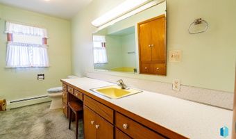 207 S 11th St, Beresford, SD 57004