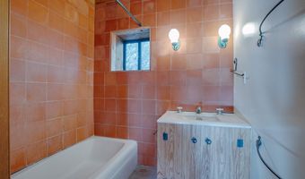26 La Canada Rd, Arroyo Seco, NM 87514