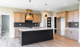 610 Ellis Cir, Adel, IA 50003