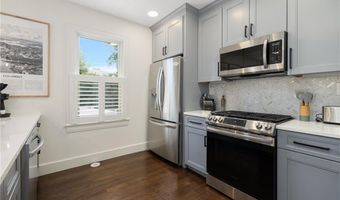8 Cross St 1, Newport, RI 02840
