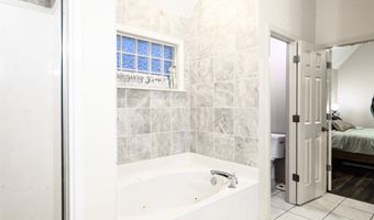 6437 INNISWOOD Dr, Bartlett, TN 38135