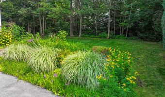 11 Mountain Rd, Bedford, NH 03110
