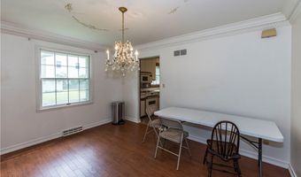 2070 White Pond Dr, Akron, OH 44313