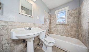 71 Sunshine Cir, Bridgeport, CT 06606