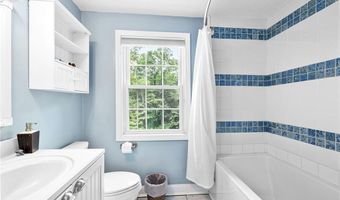 36 Daniel Dr, North Kingstown, RI 02852