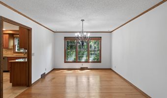 8906 138th Street Ct, Apple Valley, MN 55124