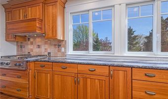 30 Bonnet View Dr, Jamestown, RI 02835