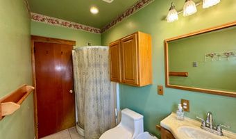 802 7th St, Britton, SD 57430