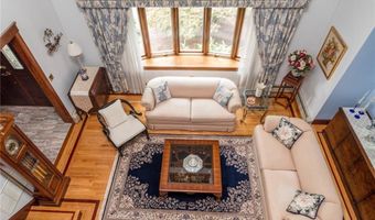 10 Oak Hill Dr, Lincoln, RI 02865