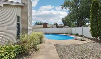 40 North Cir, Aberdeen, NJ 07747
