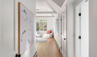 72 Summerfield Ln, Middletown, RI 02842