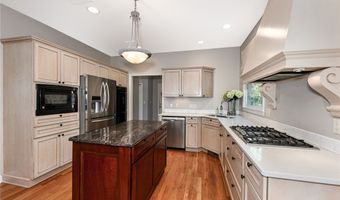 990 Whisperwood Ln, Aurora, OH 44202