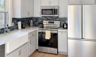 89 Narrow Ln, Charlestown, RI 02813