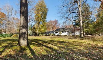 25 Edgebrook Ln, Airmont, NY 10952