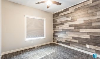 2824 E Sunflower Cir, Brandon, SD 57005