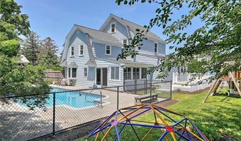 4 Harlem St, East Providence, RI 02916