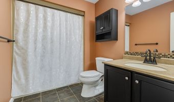 11 Macintosh Dr, Andover, NJ 07848
