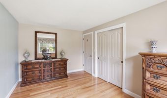 17 Briggs Ave, Bourne, MA 02532