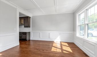 109 Greenway, Albertson, NY 11507