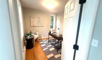 7 Simmons Rd, Barrington, RI 02806
