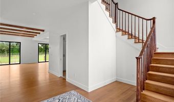 2 Stone Bridge Dr, Middletown, RI 02842