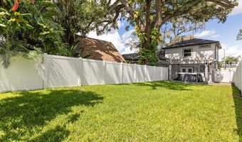 808 EDGEWATER Dr, Orlando, FL 32804