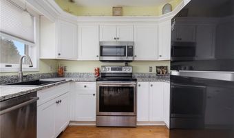 414 North Ln, Bristol, RI 02809