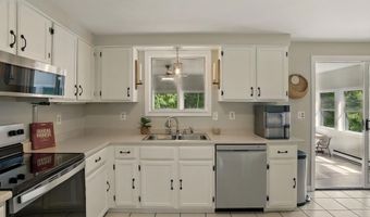 62 Palomino Ln, Bedford, NH 03110