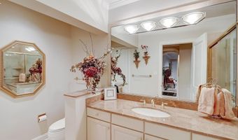 4744 34TH St N, Arlington, VA 22207
