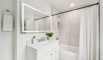 3801 LORCOM Ln N, Arlington, VA 22207