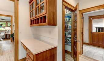 157 NW Black Hawk Ave, Bend, OR 97703