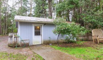 800 Hummingbird Rd, Cave Junction, OR 97523