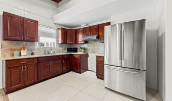 98-822 Kaamilo St, Aiea, HI 96701