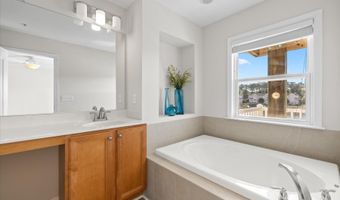 10900 HOLYSTONE Ln 202, Berlin, MD 21811