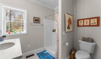 40 Lloyd Bowen Ct, Glocester, RI 02814