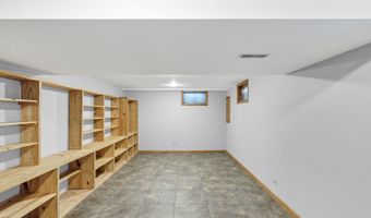 1405 Surrey Ln, Algonquin, IL 60102