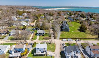 433 Wolcott Ave, Middletown, RI 02842