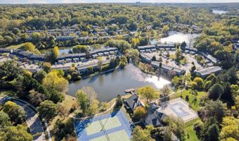 747 Peninsula Ct, Ann Arbor, MI 48105