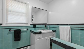 6 Wabasso Ter, Middletown, RI 02842