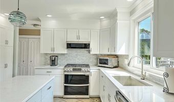 102 Cranberry Ter, Cranston, RI 02921