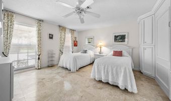 489 S Country Club Dr, Atlantis, FL 33462