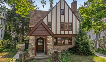 914 Ash St, Baraboo, WI 53913