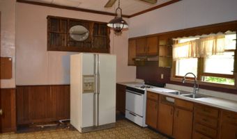 135 E Pine St, Albion, IL 62806