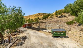 13602 Sego Rd, Agua Dulce, CA 91390