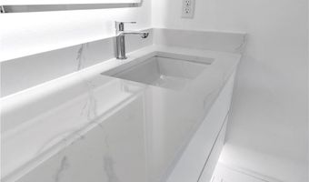 500 SW B St 3, Bentonville, AR 72712