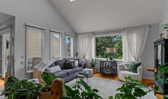 78 Valley Green Ct A, North Providence, RI 02904